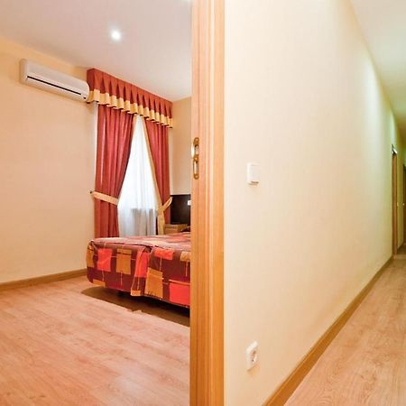 Hostal Las Cortes มาดริด ภายนอก รูปภาพ
