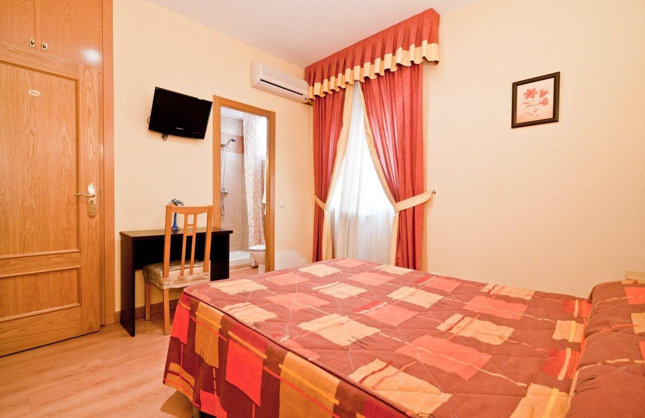 Hostal Las Cortes มาดริด ภายนอก รูปภาพ