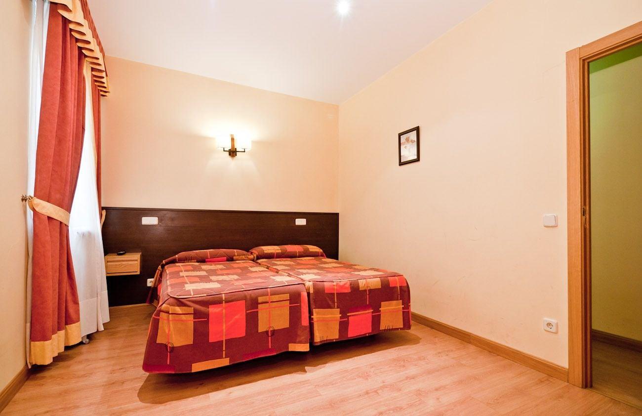 Hostal Las Cortes มาดริด ภายนอก รูปภาพ