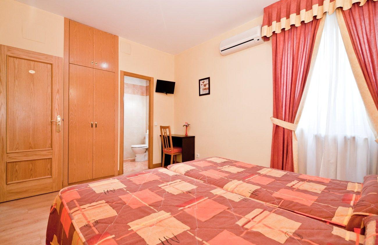 Hostal Las Cortes มาดริด ภายนอก รูปภาพ