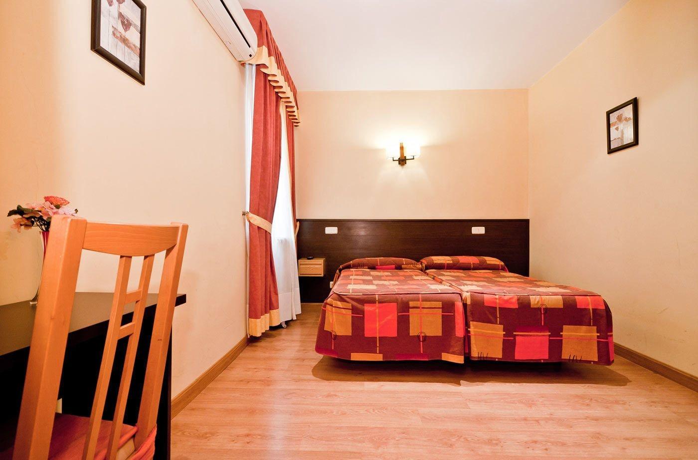 Hostal Las Cortes มาดริด ภายนอก รูปภาพ