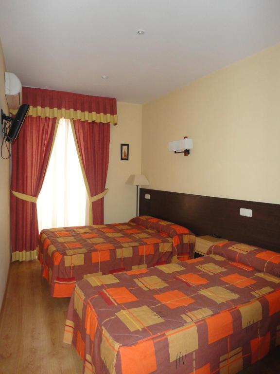 Hostal Las Cortes มาดริด ภายนอก รูปภาพ