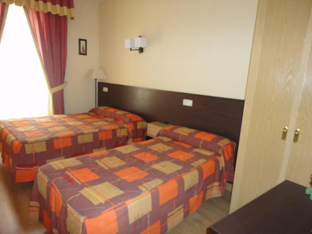 Hostal Las Cortes มาดริด ภายนอก รูปภาพ