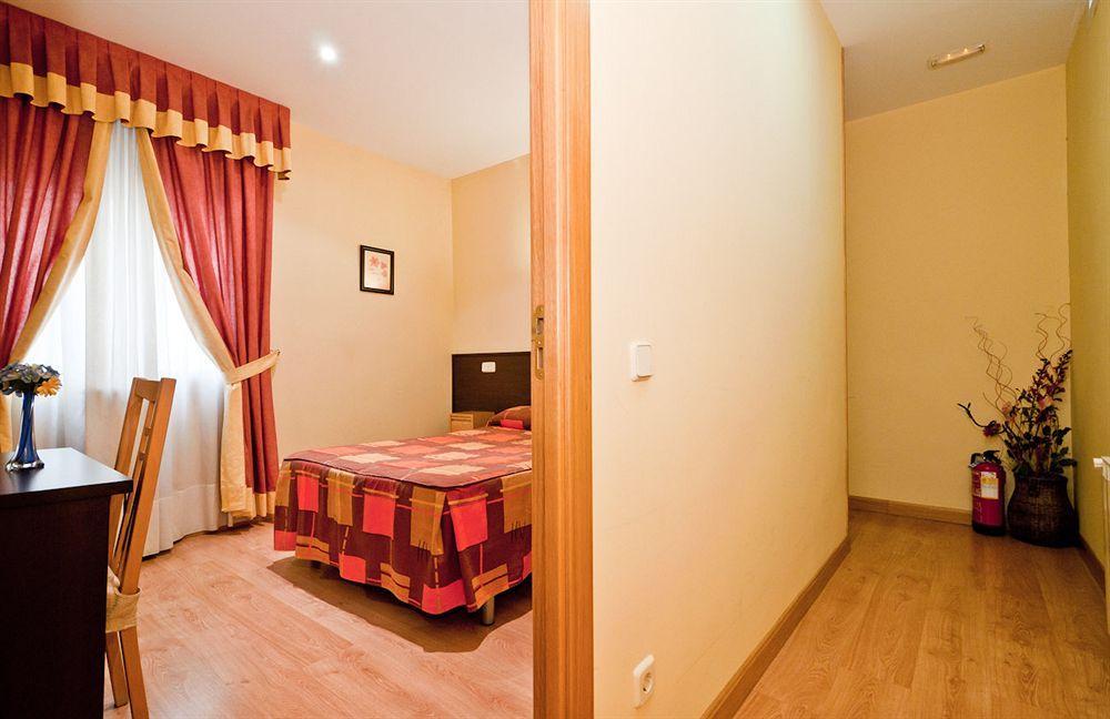Hostal Las Cortes มาดริด ภายนอก รูปภาพ