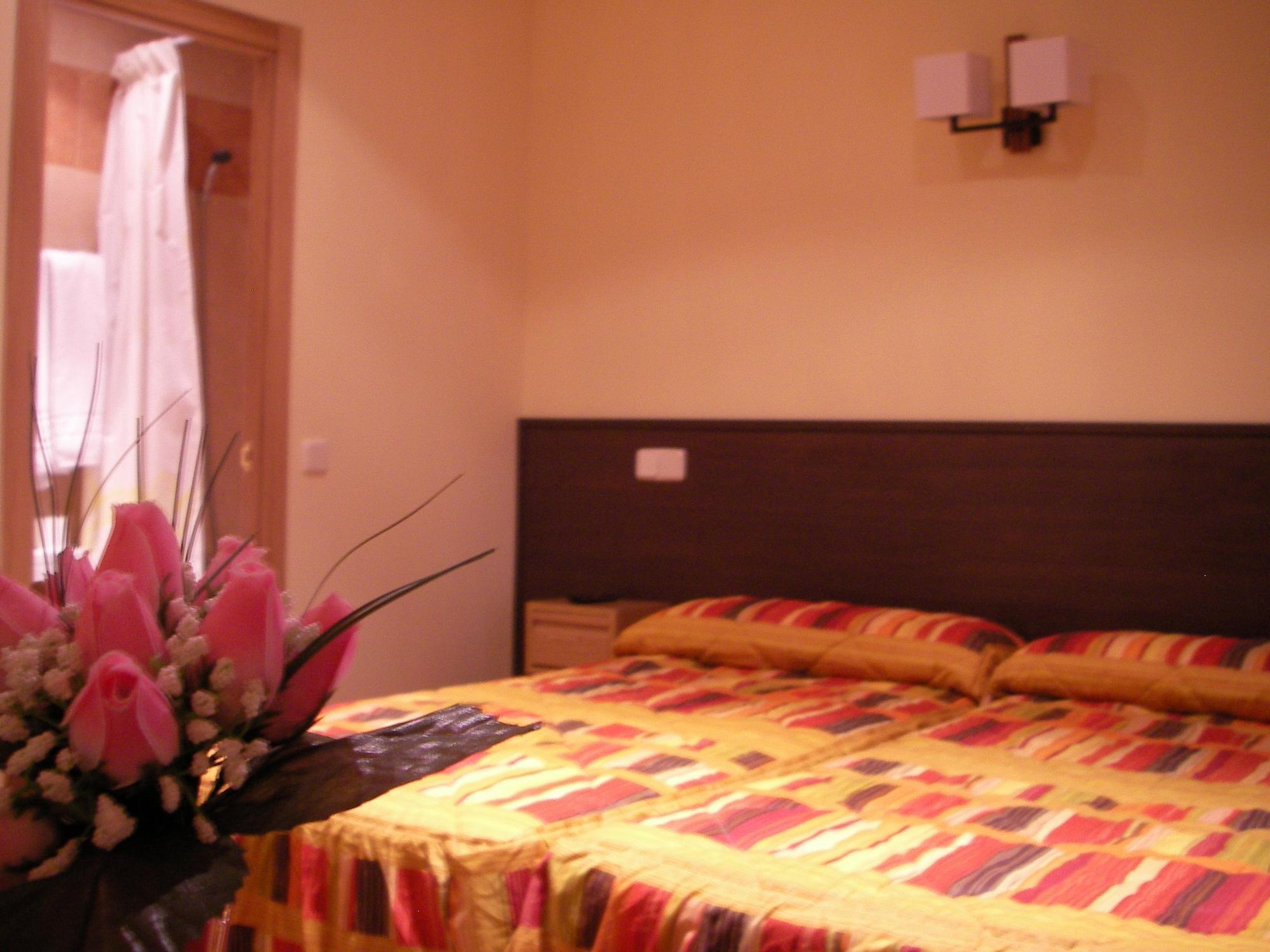 Hostal Las Cortes มาดริด ภายนอก รูปภาพ