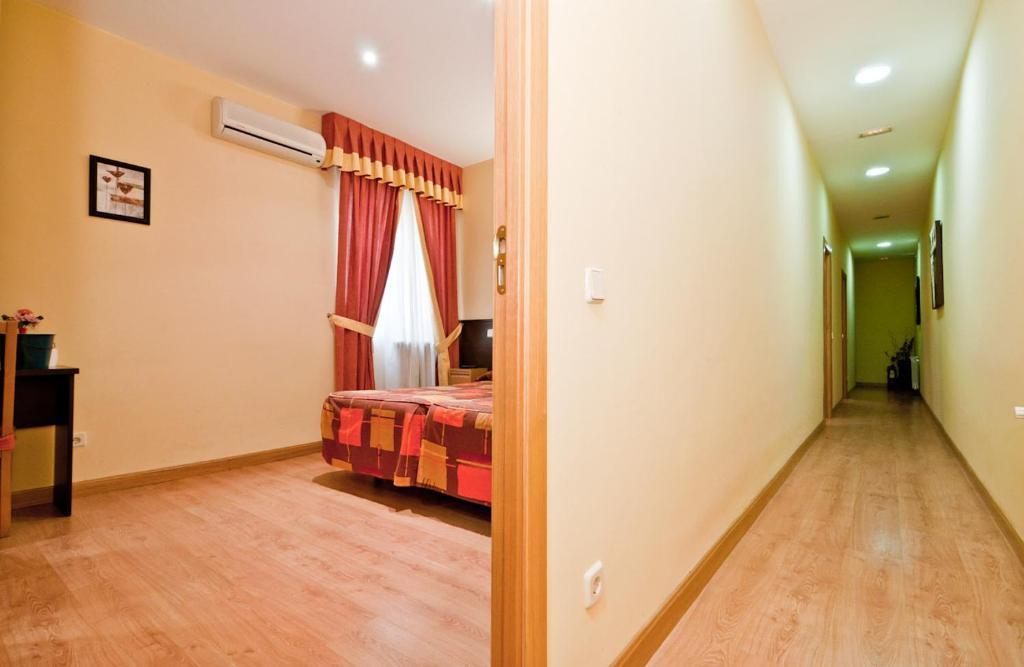 Hostal Las Cortes มาดริด ภายนอก รูปภาพ